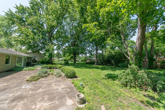 4052 Roselawn Avenue, Columbus, IN 47203