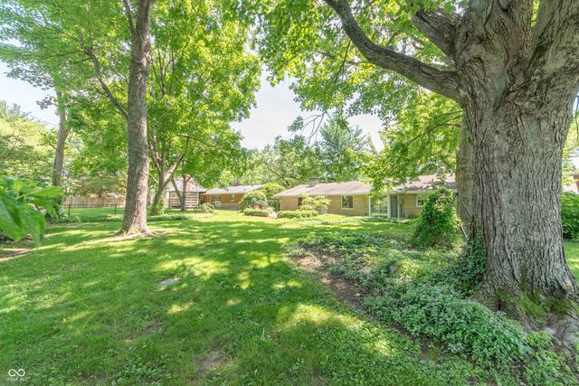 4052 Roselawn Avenue, Columbus, IN 47203