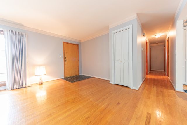 4052 Roselawn Avenue, Columbus, IN 47203