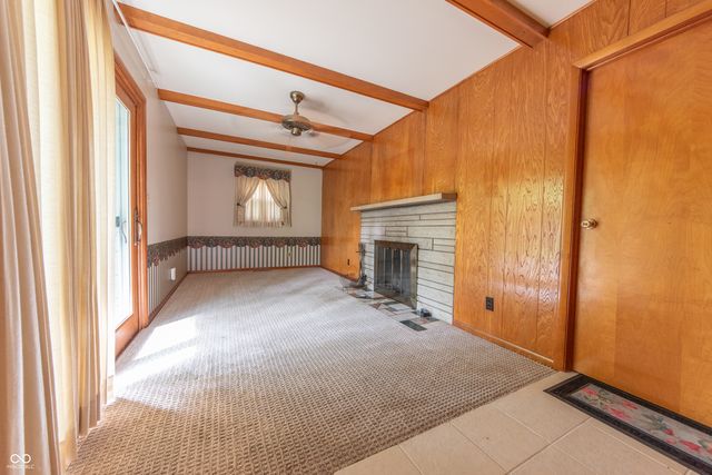 4052 Roselawn Avenue, Columbus, IN 47203