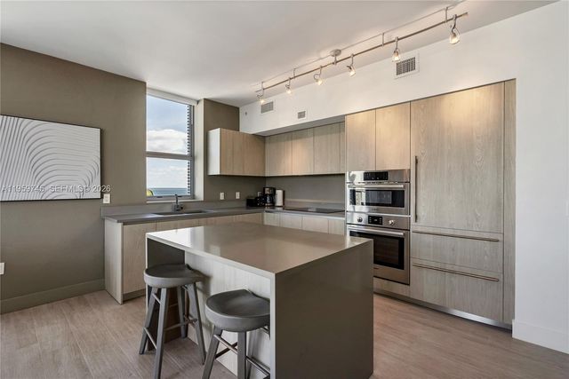 4010 S Ocean Dr R2301, Hollywood, FL 33019