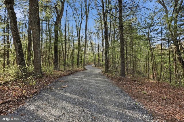 173 DEAD END LN, Berkeley Springs, WV 25411