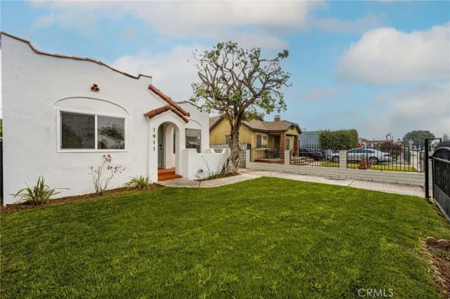 1911 W 65th, Los Angeles, CA 90047