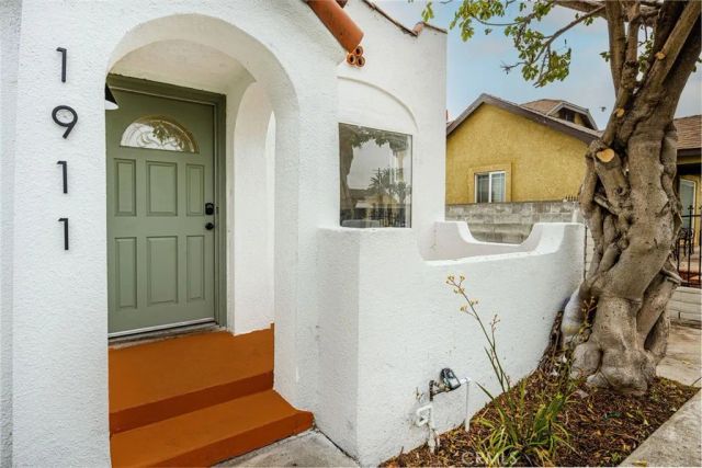 1911 W 65th, Los Angeles, CA 90047