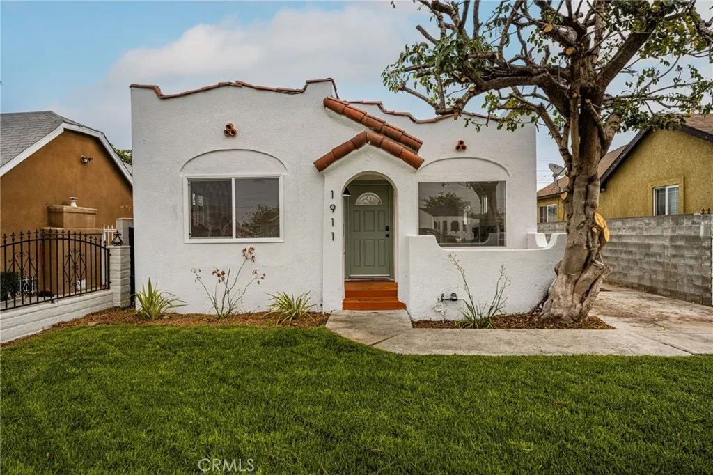 1911 W 65th, Los Angeles, CA 90047