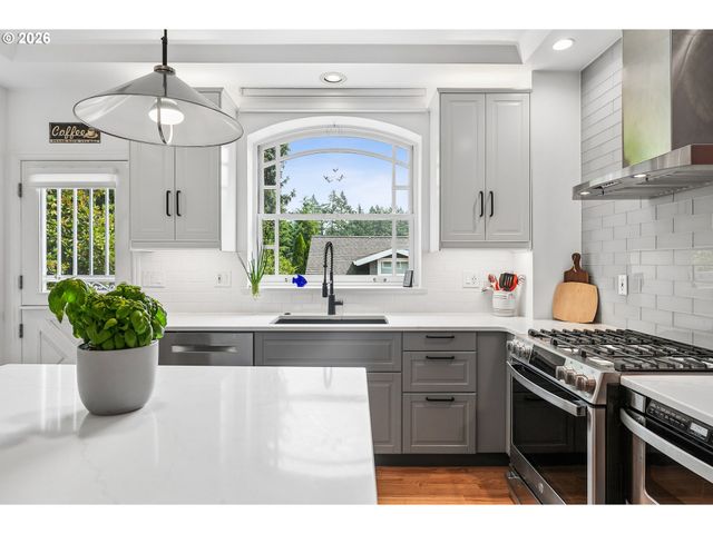 1638 Sw UPLAND Dr, Portland, OR 97221