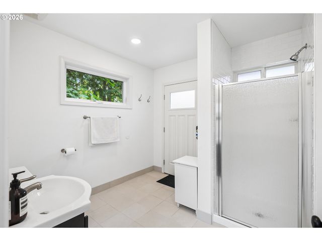 1638 Sw UPLAND Dr, Portland, OR 97221