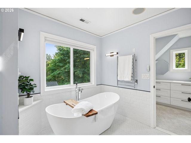 1638 Sw UPLAND Dr, Portland, OR 97221