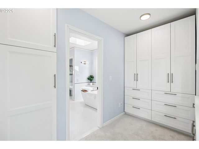1638 Sw UPLAND Dr, Portland, OR 97221