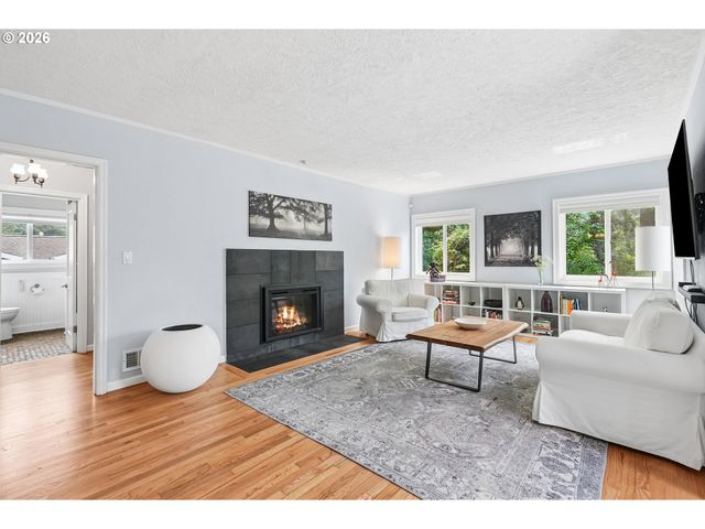 1638 Sw UPLAND Dr, Portland, OR 97221