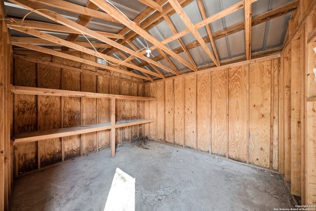 412 W Coker, Devine, TX 78016