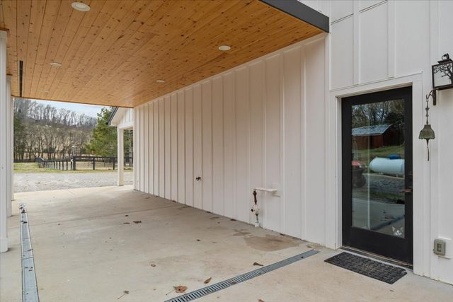 1355 Mitchell Rd, Pulaski, TN 38478