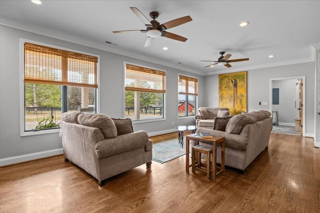 1355 Mitchell Rd, Pulaski, TN 38478