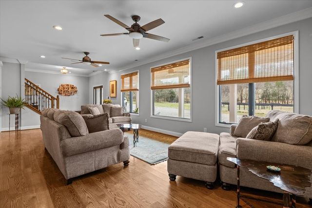 1355 Mitchell Rd, Pulaski, TN 38478