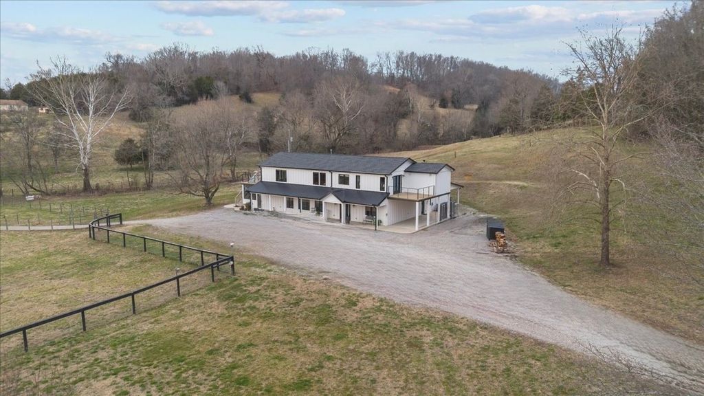 1355 Mitchell Rd, Pulaski, TN 38478