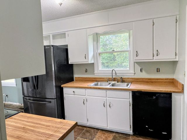 15 Harper Dr, Fayetteville, TN 37334