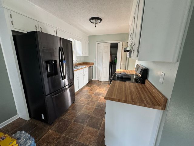 15 Harper Dr, Fayetteville, TN 37334