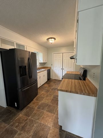 15 Harper Dr, Fayetteville, TN 37334