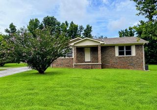15 Harper Dr, Fayetteville, TN 37334