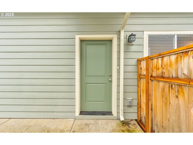 1020 3RD Ave, Castle Rock, WA 98611