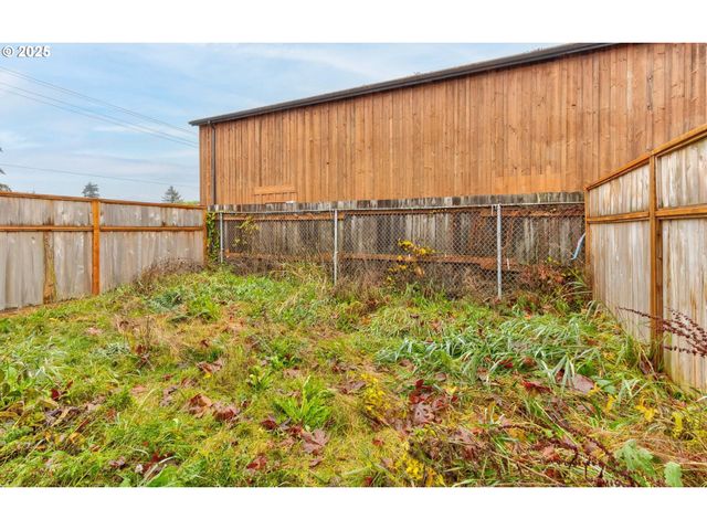 1020 3RD Ave, Castle Rock, WA 98611