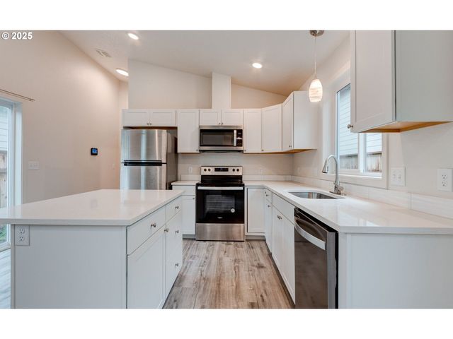 1020 3RD Ave, Castle Rock, WA 98611