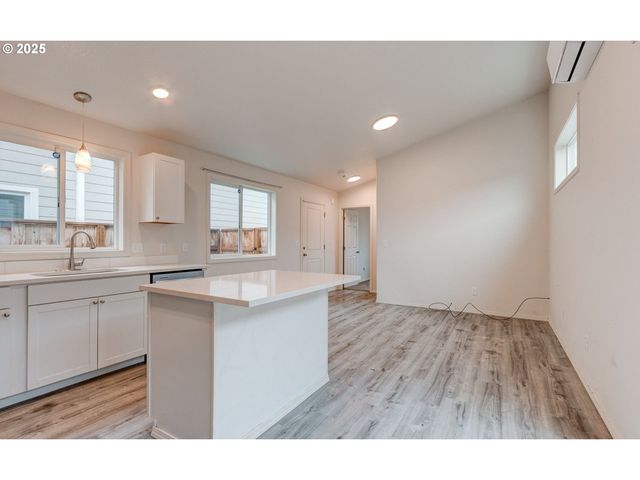 1020 3RD Ave, Castle Rock, WA 98611