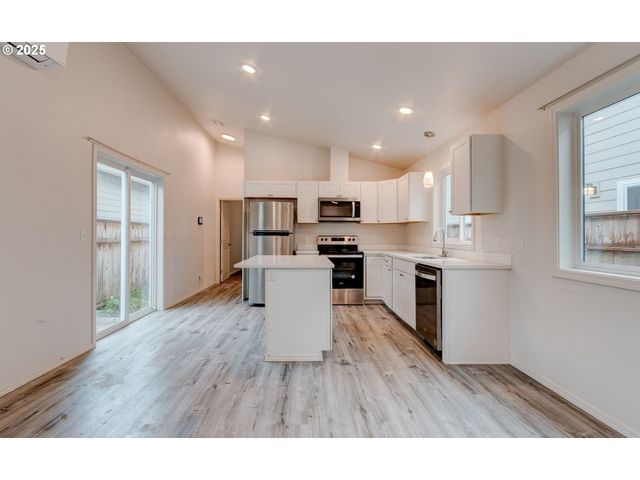 1020 3RD Ave, Castle Rock, WA 98611