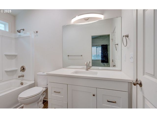 1020 3RD Ave, Castle Rock, WA 98611