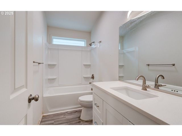 1020 3RD Ave, Castle Rock, WA 98611