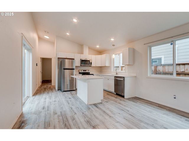 1020 3RD Ave, Castle Rock, WA 98611