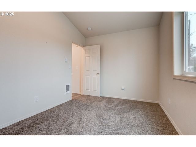 1020 3RD Ave, Castle Rock, WA 98611