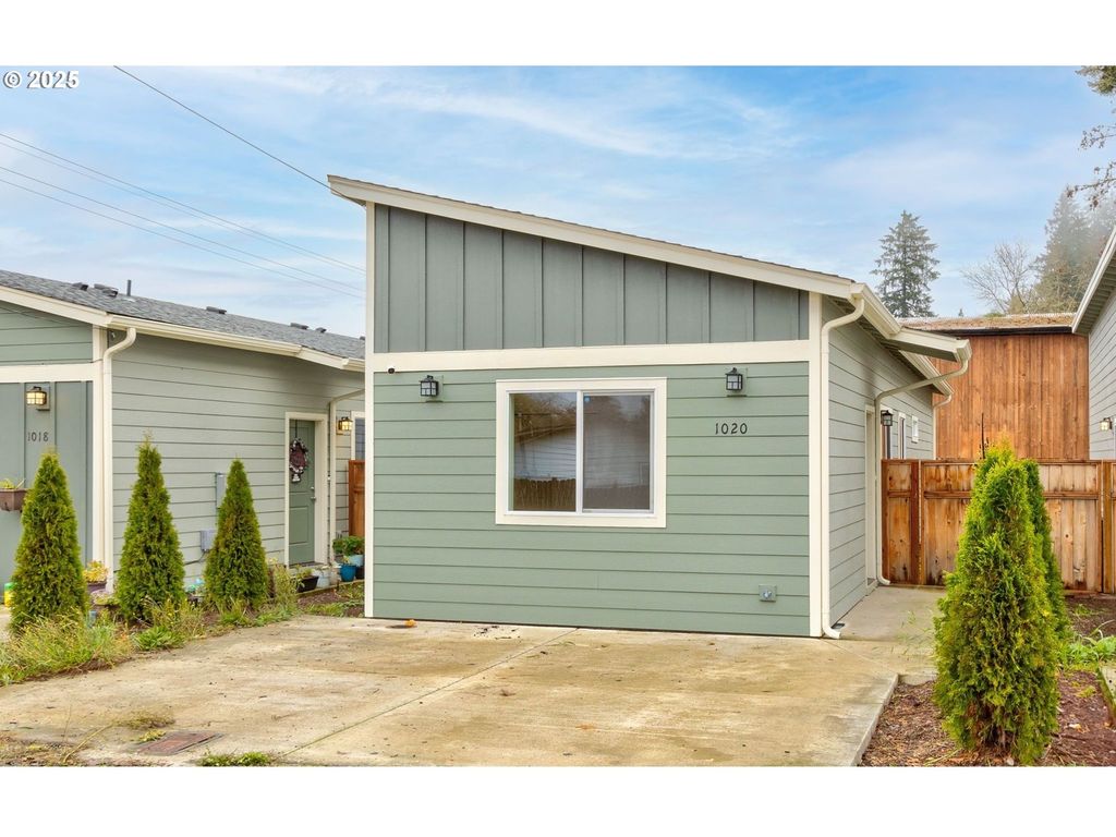 1020 3RD Ave, Castle Rock, WA 98611