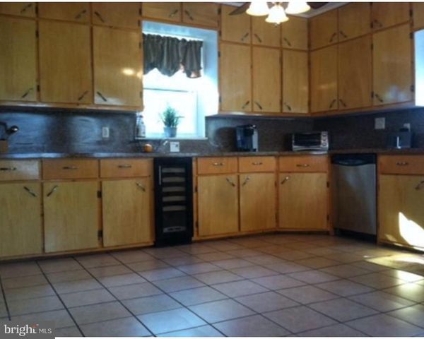 1209 W KINGS HWY, Mount Ephraim, NJ 08059