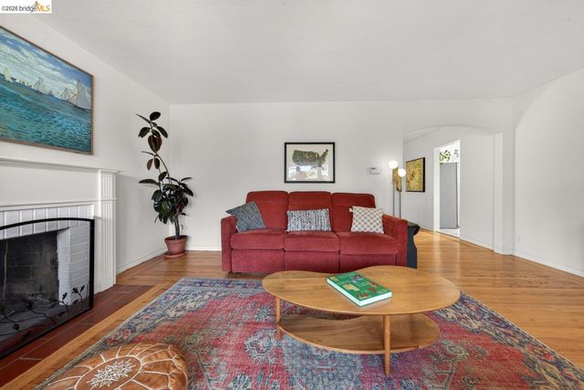 3734 McClelland St, Oakland, CA 94619