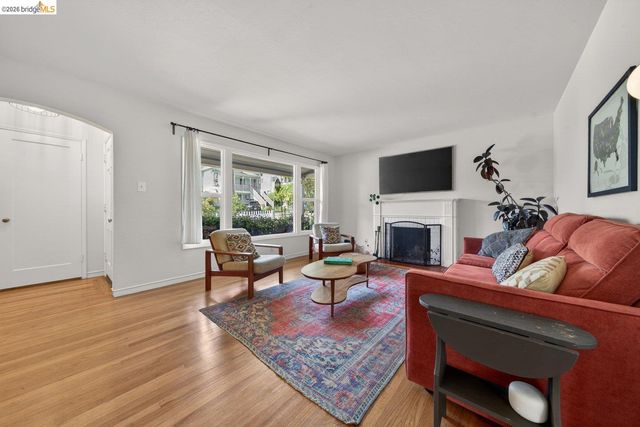 3734 McClelland St, Oakland, CA 94619