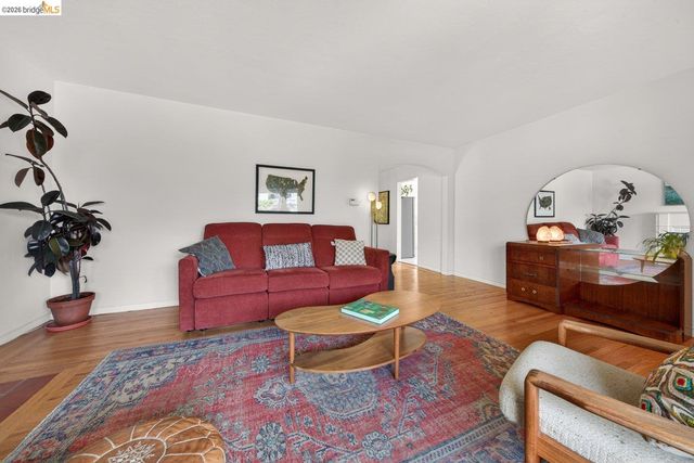 3734 McClelland St, Oakland, CA 94619