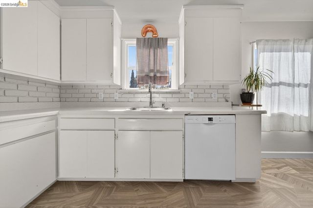 3734 McClelland St, Oakland, CA 94619