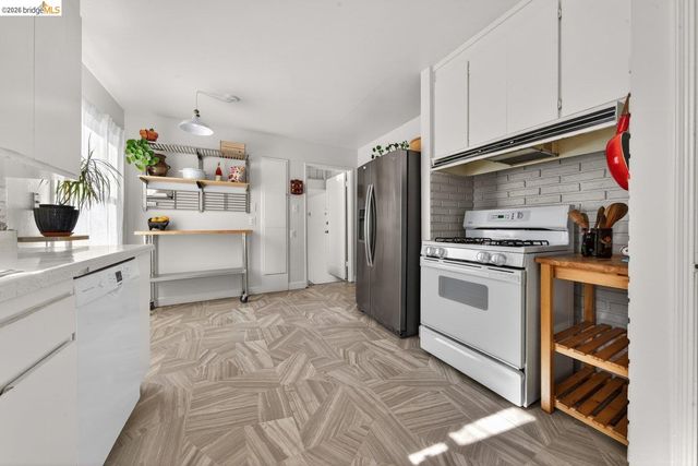 3734 McClelland St, Oakland, CA 94619