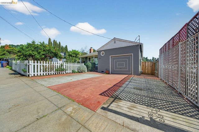 3734 McClelland St, Oakland, CA 94619