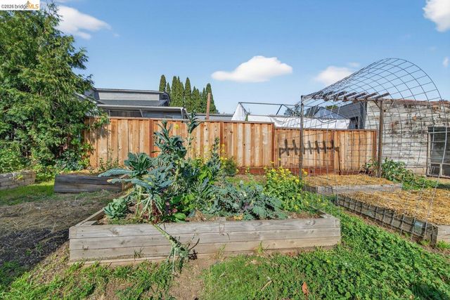 3734 McClelland St, Oakland, CA 94619