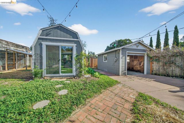 3734 McClelland St, Oakland, CA 94619