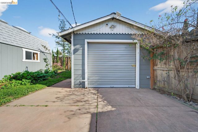 3734 McClelland St, Oakland, CA 94619