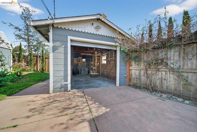 3734 McClelland St, Oakland, CA 94619