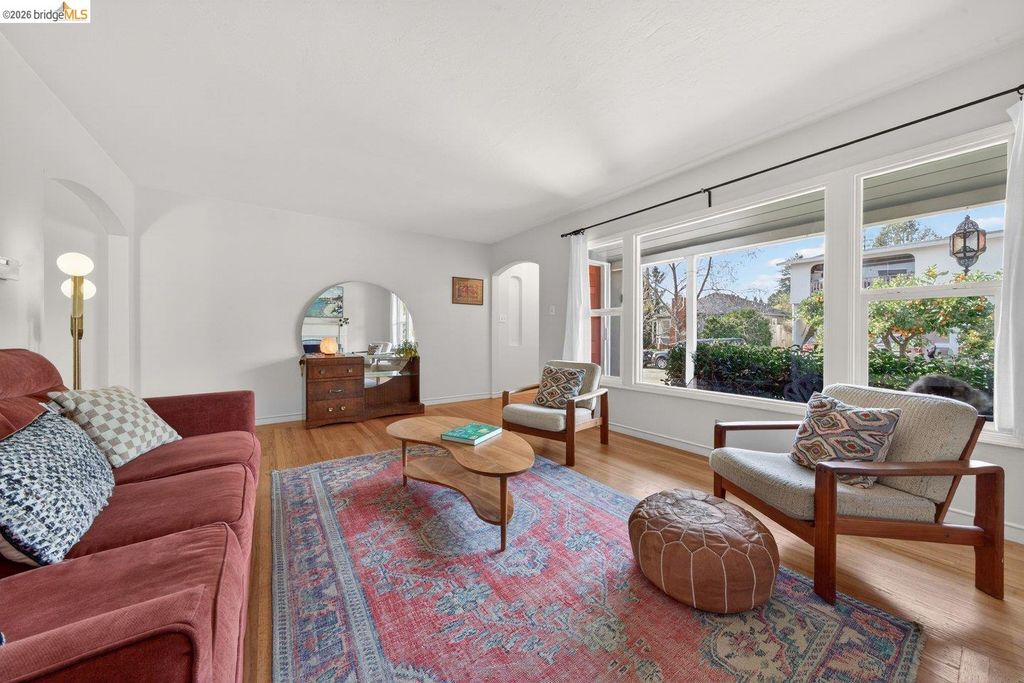 3734 McClelland St, Oakland, CA 94619