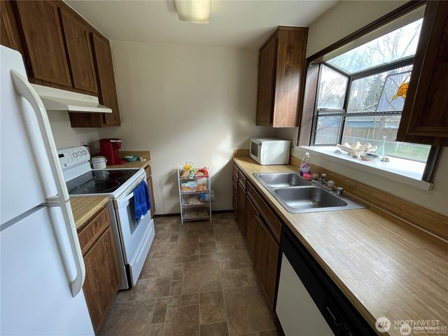 1206 Tule Lake Road S, Tacoma, WA 98444