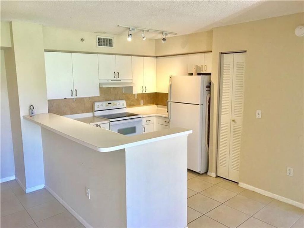 7864 Sonoma Springs Circle 104, Lake Worth, FL 33463