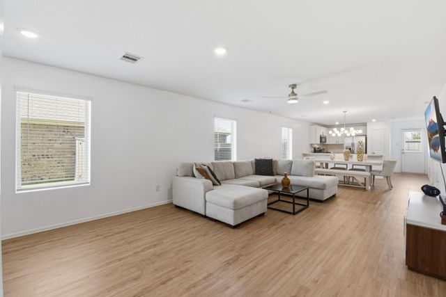 14427 Woodcott Warren Way, Pearland, TX 77545