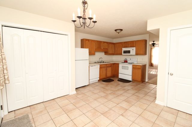 2300 Raleigh Ct Apt 3, Clarksville, TN 37043