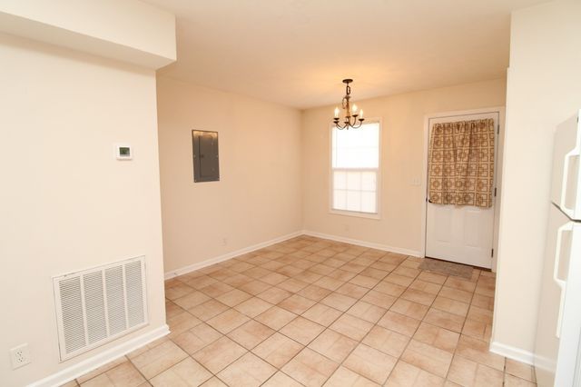 2300 Raleigh Ct Apt 3, Clarksville, TN 37043